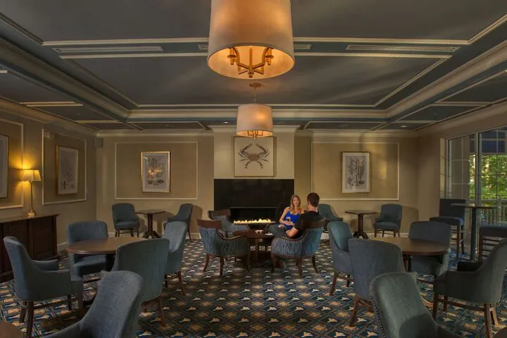 Lobby lounge