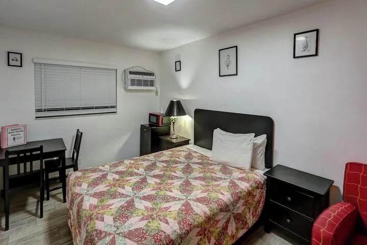 Room 3 of 61