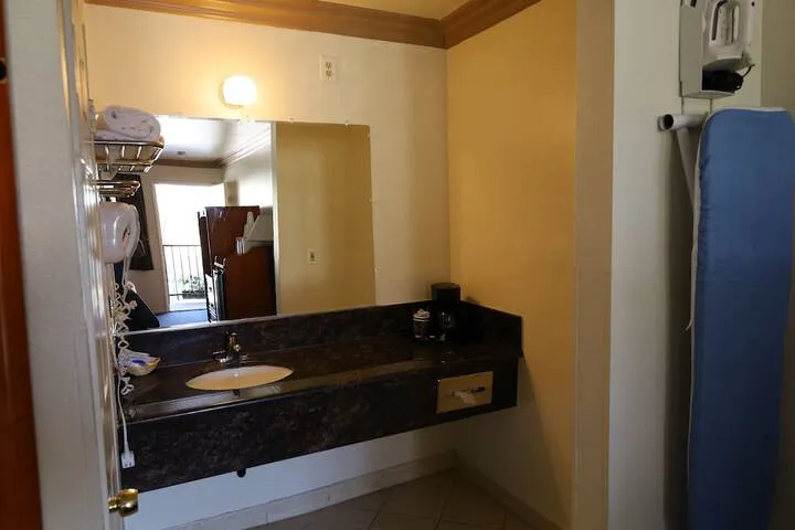 Room 4 of 56