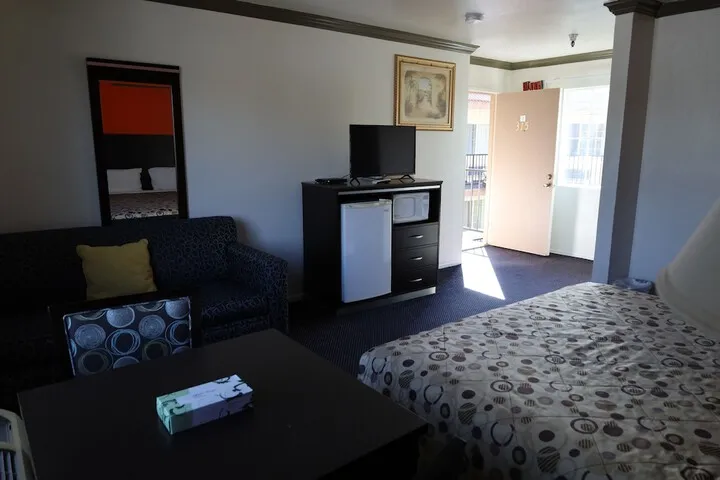 Room 3 of 56