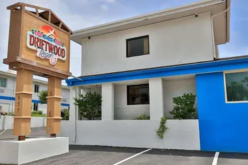 Driftwood Beach Motel
