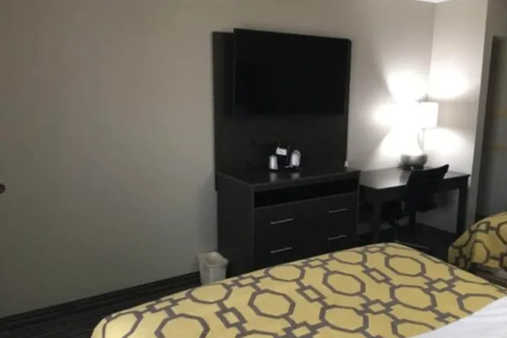 Room 5 of 23