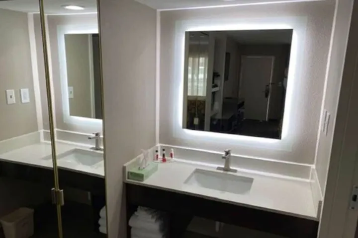 Room 4 of 23
