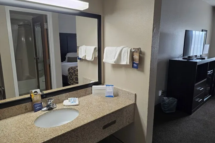 Room 4 of 47