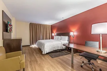 Red Roof Inn PLUS+ & Suites Houston - IAH Airport SW