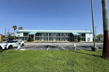 Nola Inn & Suites