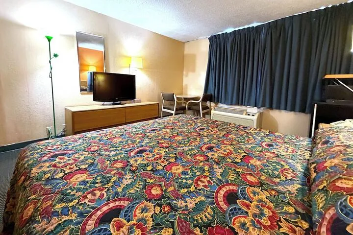 Room 5 of 15