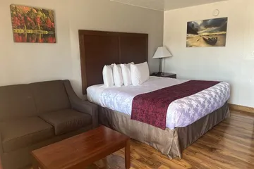 Red Carpet Inn Medford