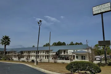 Garden Inn & Suites