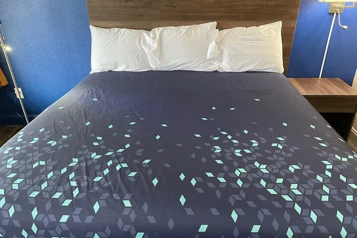 Room 3 of 10