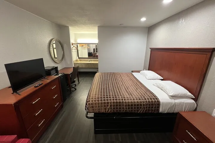 Room 3 of 9