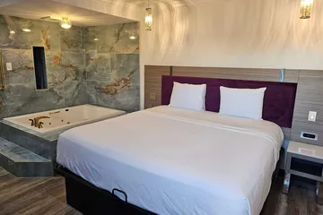 Travelodge by Wyndham Fullerton Near Anaheim