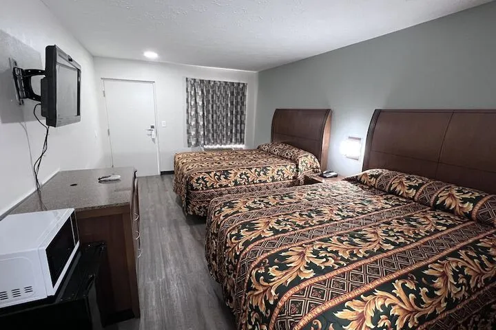 Room 4 of 16
