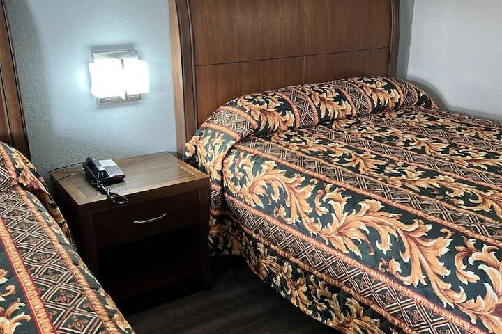 Room 5 of 16