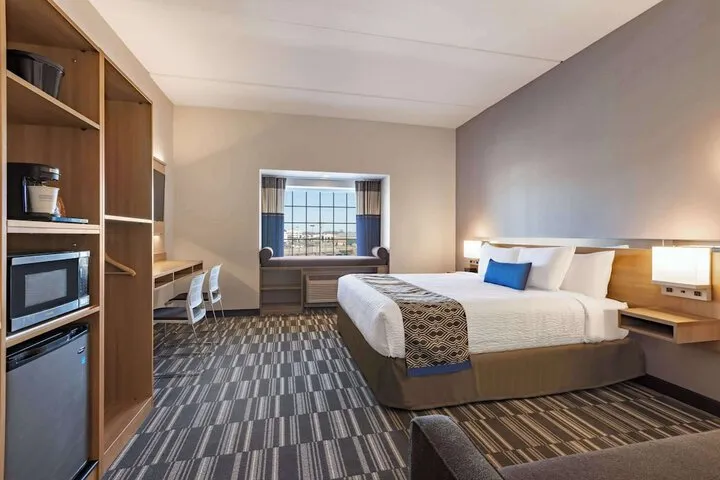 Room 5 of 28