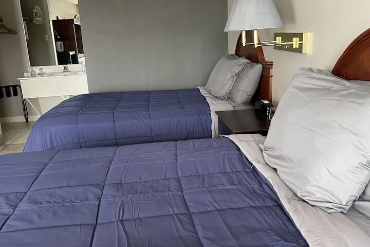 Room 4 of 28