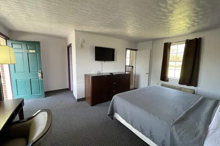 Room 3 of 21