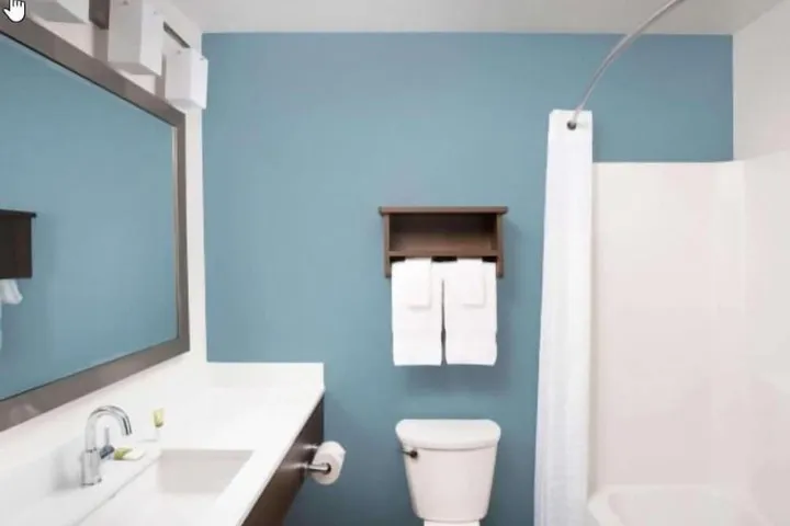 Room 4 of 12