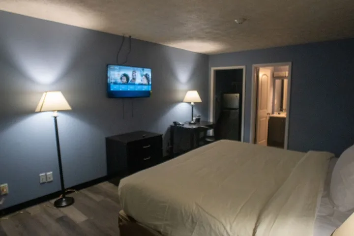 Room 2 of 16