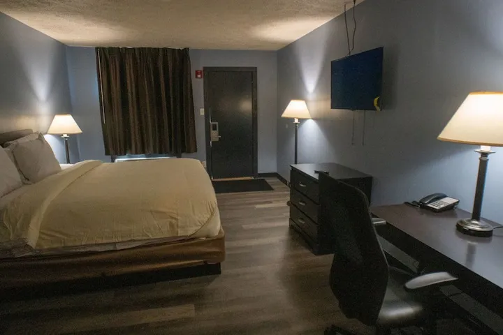 Room 3 of 16