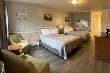 Vacationland Inn & Suites