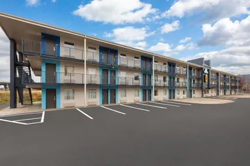 Super 8 by Wyndham Charleston WV