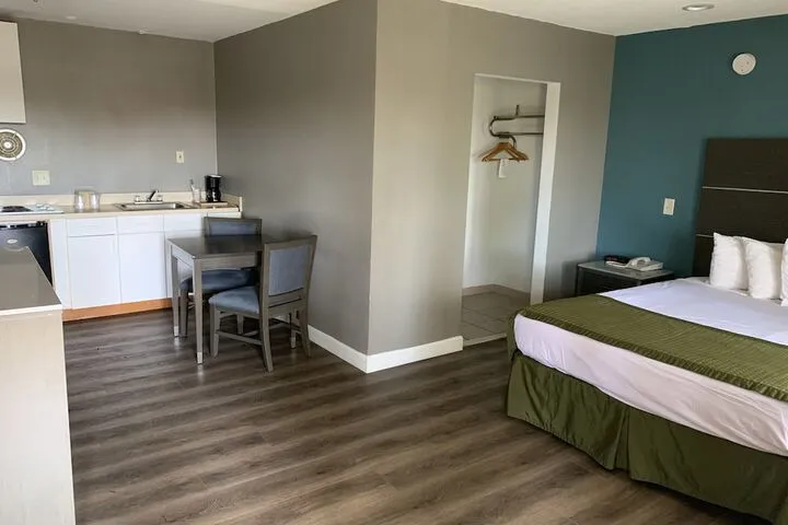 Room 3 of 20