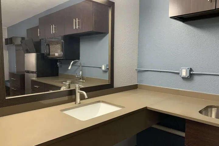 Room 4 of 20
