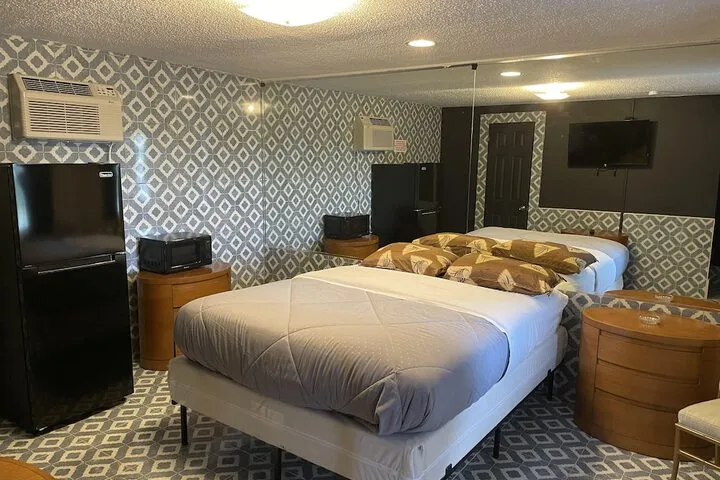Room 2 of 5