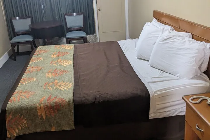 Room 3 of 9