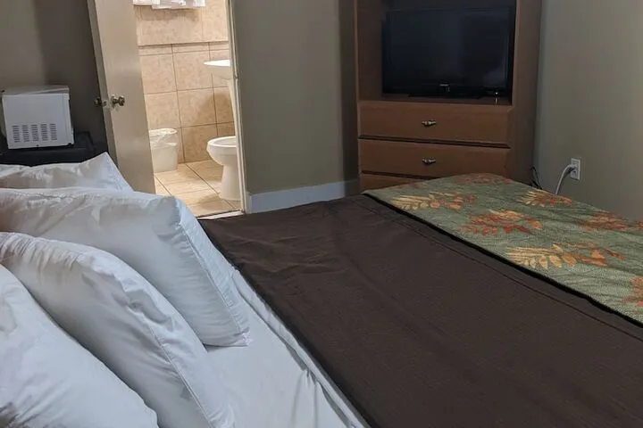 Room 4 of 9