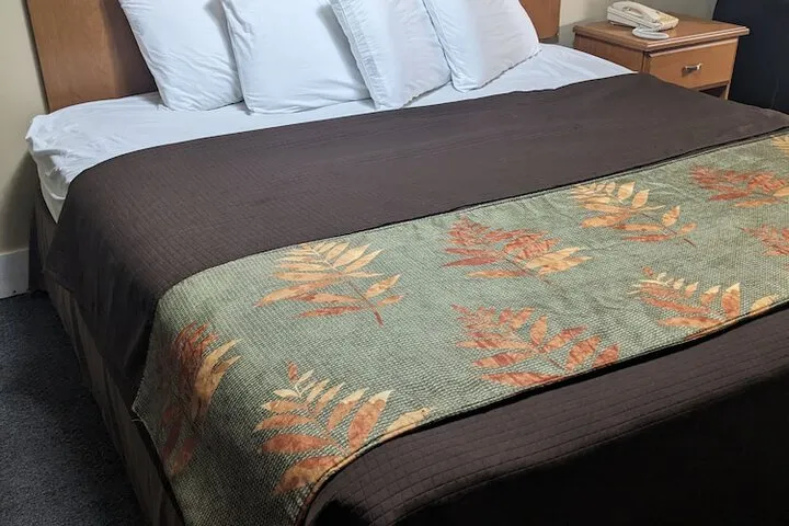 Room 5 of 9