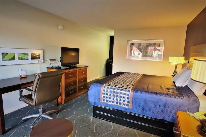 Room 5 of 13