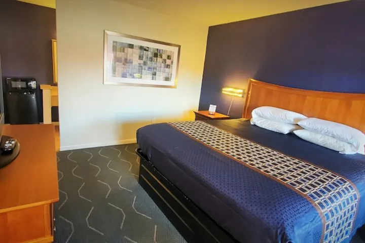 Room 4 of 13