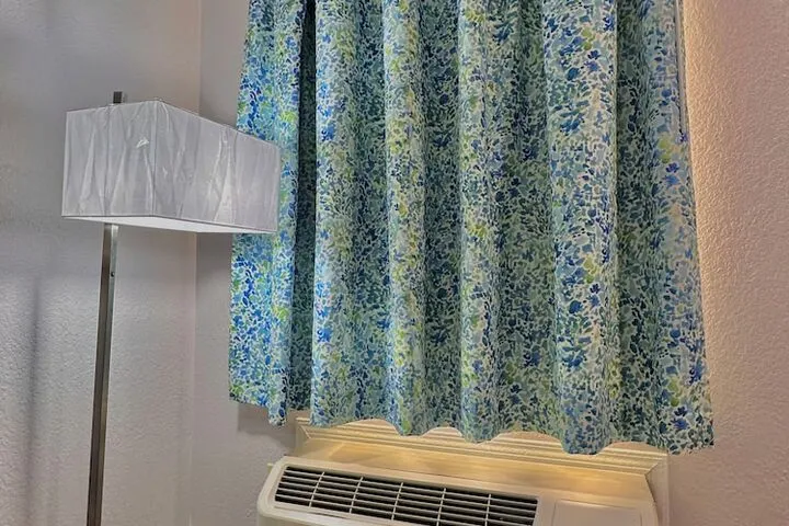 Room 4 of 19