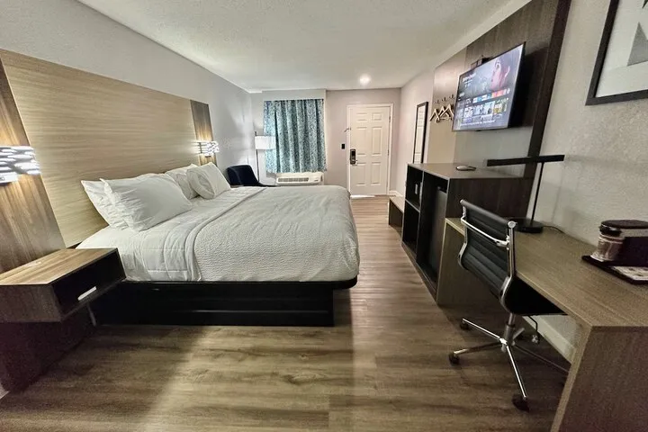 Room 3 of 19