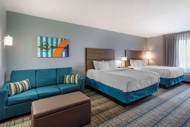 Room 4 of 32