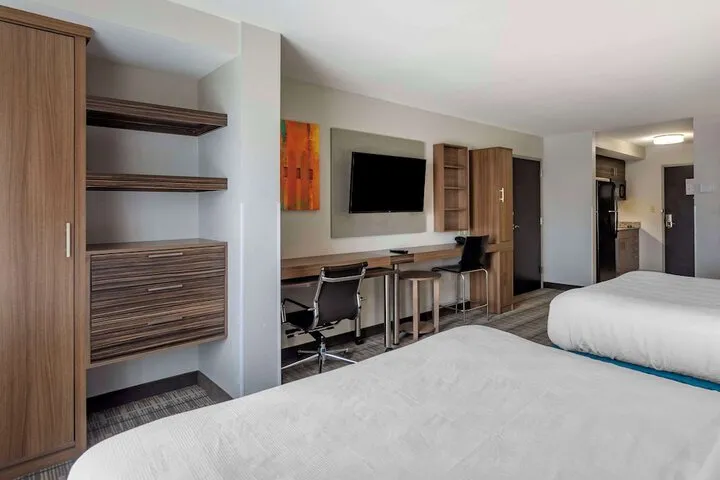 Room 5 of 32