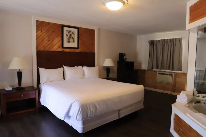 Room 3 of 32