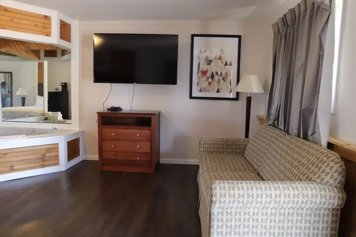 Room 4 of 32