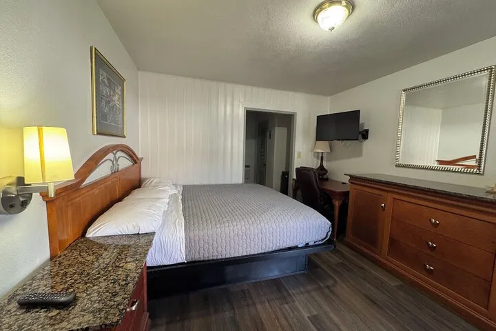 Room 5 of 17