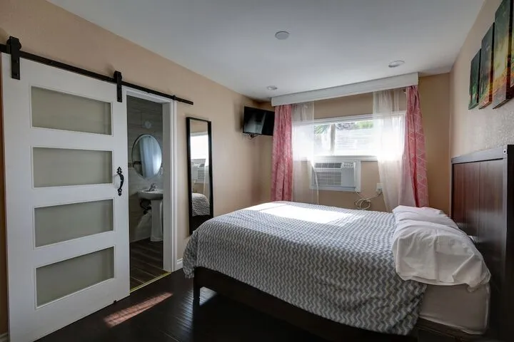 Room 5 of 38