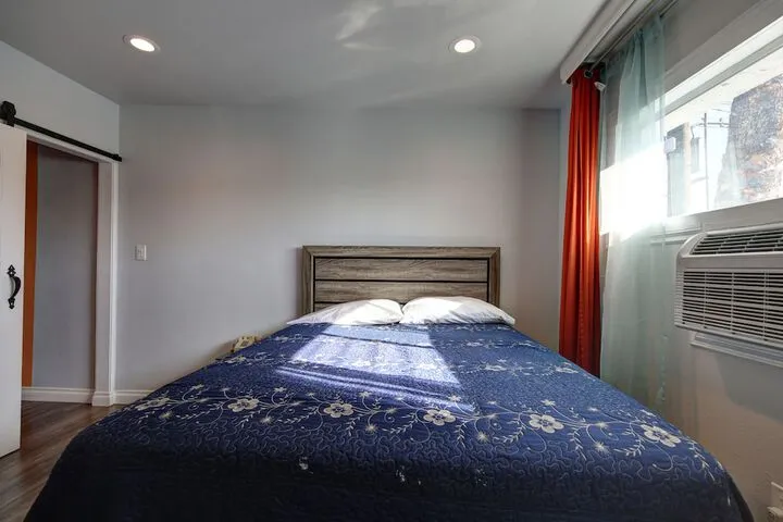 Room 3 of 38