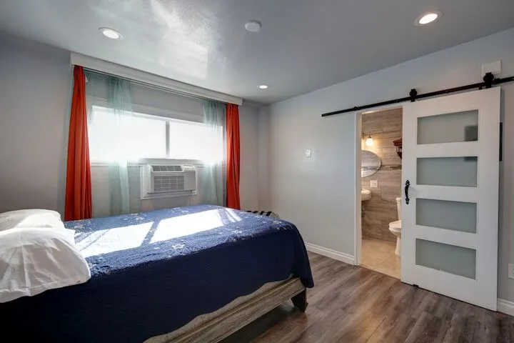 Room 4 of 38