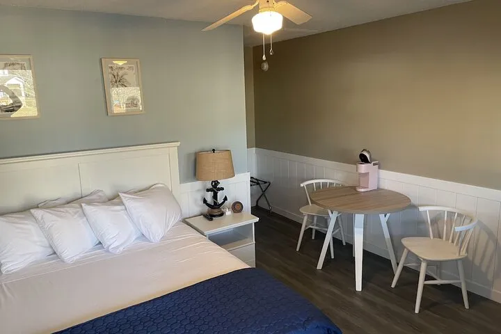 Room 4 of 28