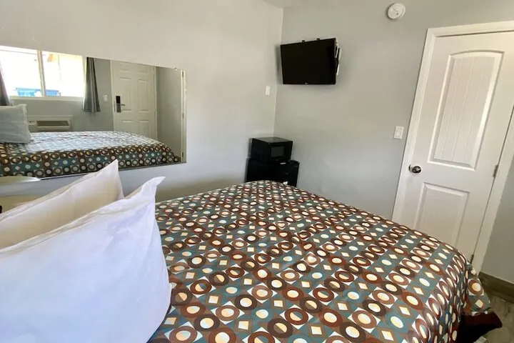 Room 2 of 7