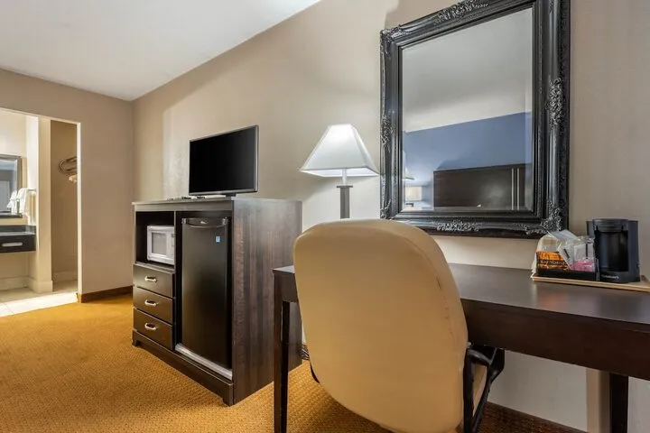 Room 2 of 18