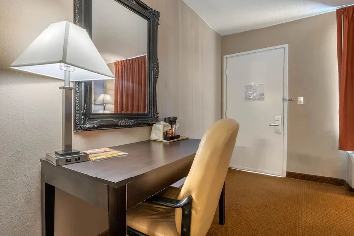 Room 5 of 18