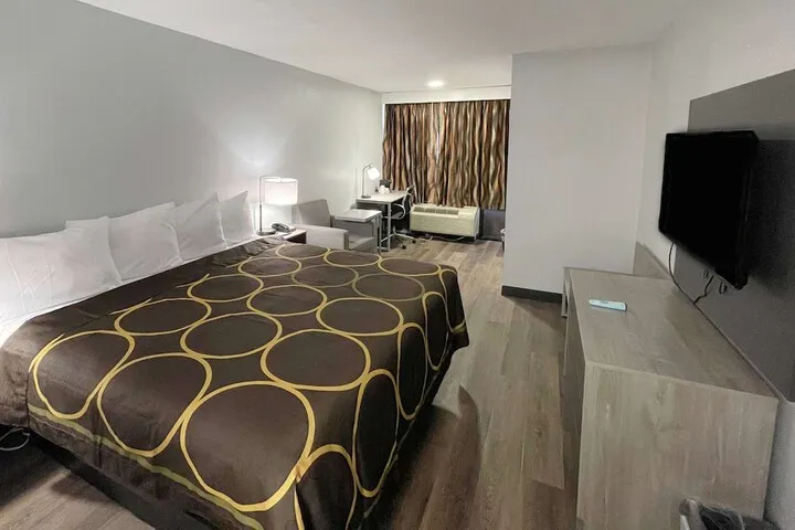 Room 3 of 16