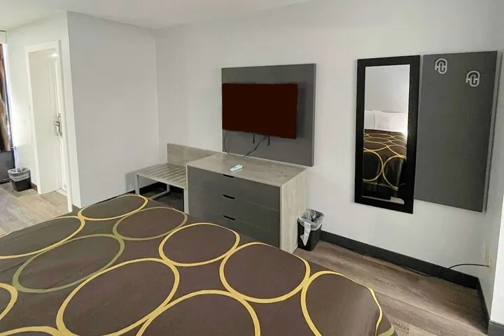 Room 5 of 16